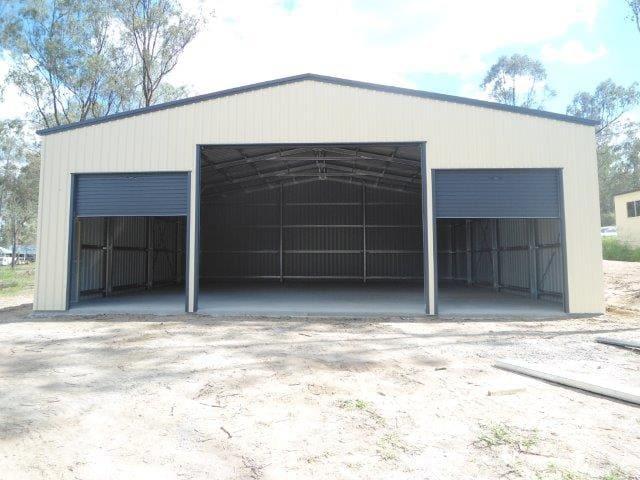 Cream gable shed with enclosed side bays and an open middle bay